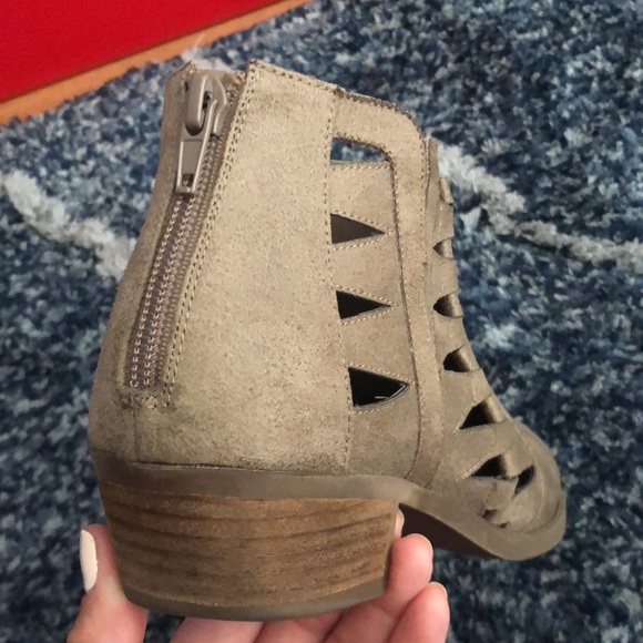 Carlos Santana Bayley Booties - Picture 7 of 16